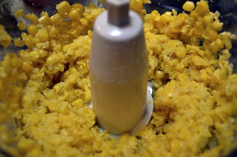 blending the corn for soup