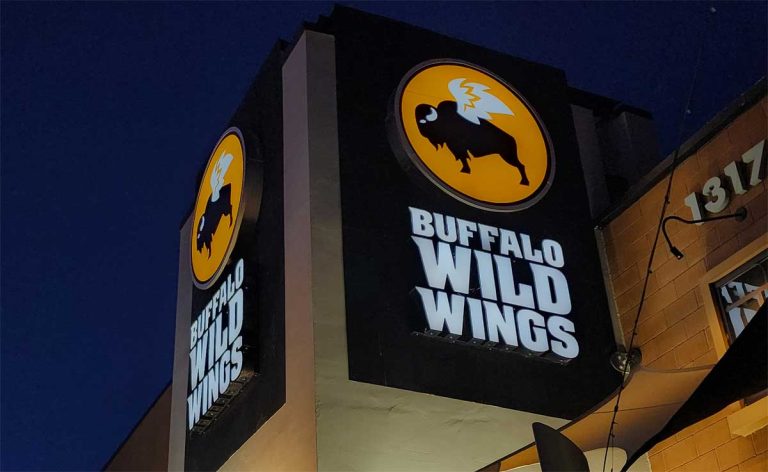 Does Buffalo Wild Wings Take Apple Pay?